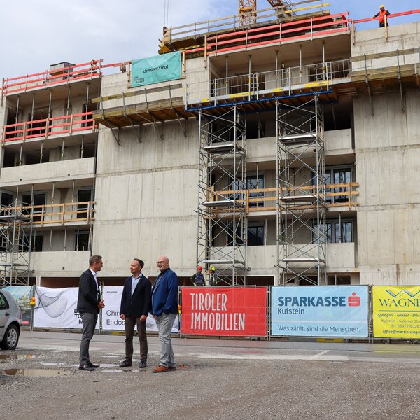 Dr. Mayr zu Besuch auf der Baustelle Salurnerstraße | © Tiroler Immobilien Dr. Mayr zu Besuch auf der Baustelle Salurnerstraße | © Tiroler Immobilien