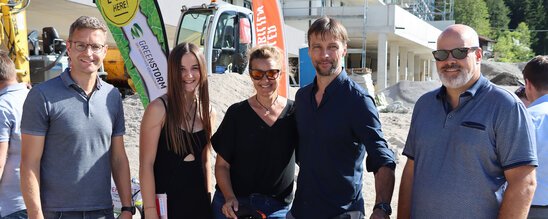 E-Bike Übergabe in Brandenberg am Kapfinger Wald | © Tiroler Immobilien